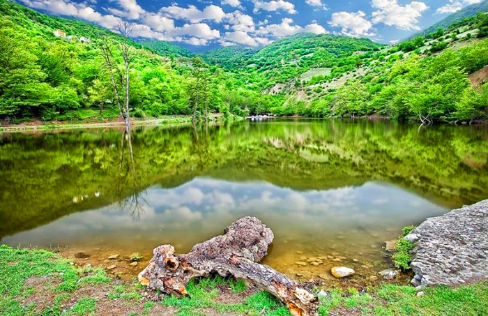 دریاچه شورمست